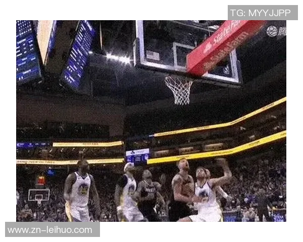 布克回应裁判判罚称其对詹姆斯手腕犯规的说法不实并已回放确认