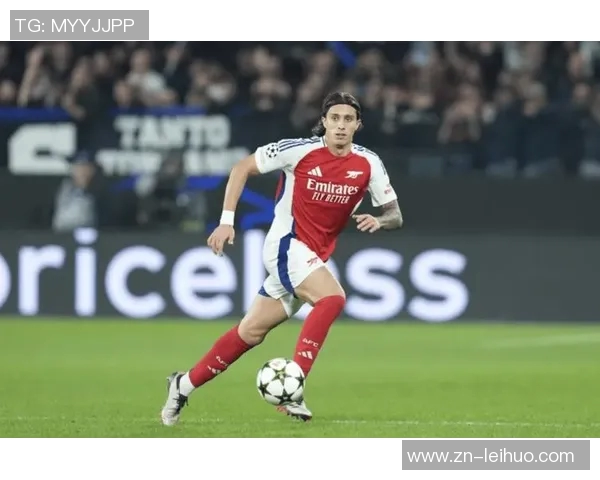 拉亚扑救布罗比近距离射门后失误队友提醒才稳住球权